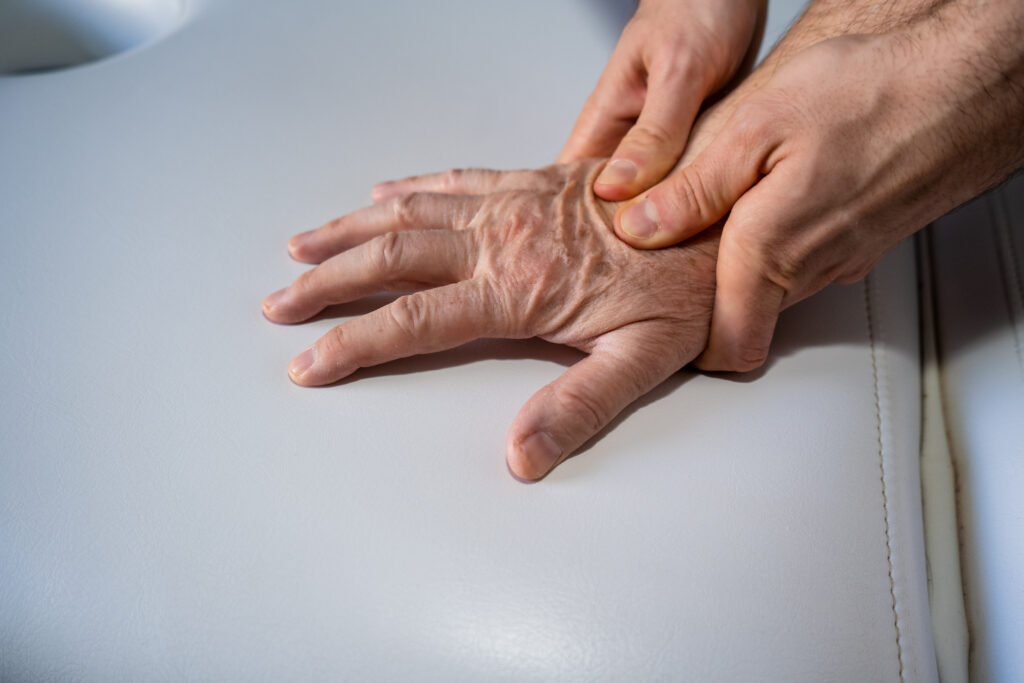 osteopatia-torino-anziani-artrite-riccardo-bagagli